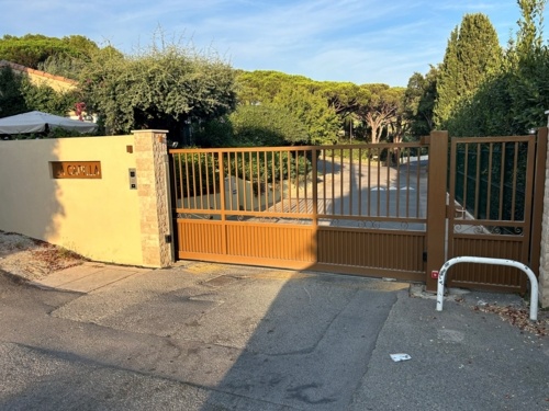 Portail ferplay avec une motorisation BFT installé par Aurelien service automatisme sur Ramatuelle