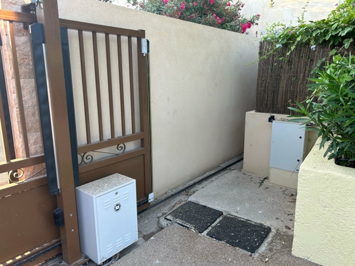 Moteur BFT Reverse 800kg au domaine de la Capilla à Ramatuelle dans le Var 83 installé par Aurelien service automatisme