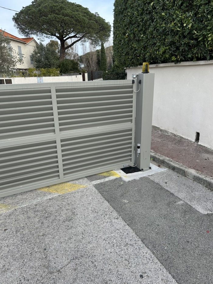 Automatisme de portail BFT SUB portail FERPLAY à St Tropez Aurelien service automatisme