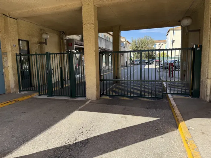 portail battant et portillon Ferplay motorisation de portail BFT Giuno et Lux GVR à Cogolin installé par Aurelien service automatisme