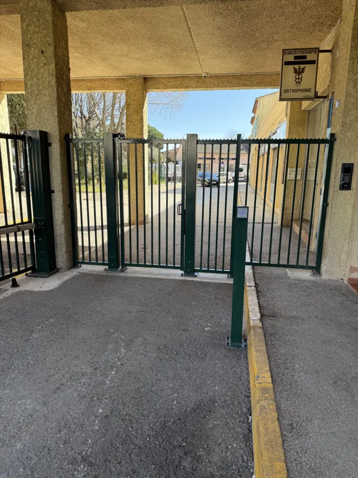 portillon Ferplay avec système intratone à Cogolin posé par Aurelien service automatisme