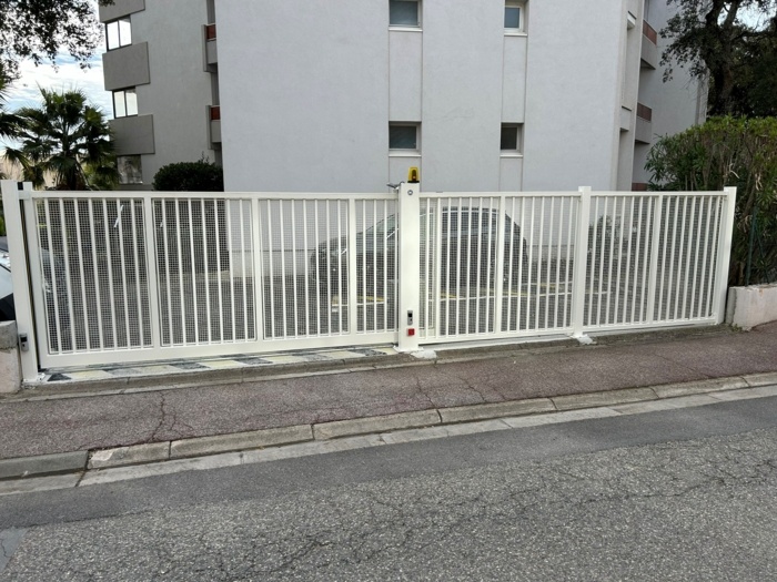 Portail coulissant motorisé en BFT avec moteur reverse Aurelien service automatisme